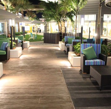 Tanger Outlet Daytona Beach designs Bomacron Boardwalk stamped concrete pattern in lounge area and walking paths installed by Bomanite Licensee Edwards Concrete Company located in Winter Garden, FL