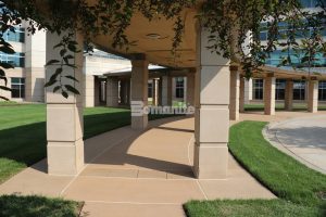Musselman & Hall modified the front walkway at Stowers Institute by installing two-toned Bomanite Sandscape Texture Paving.