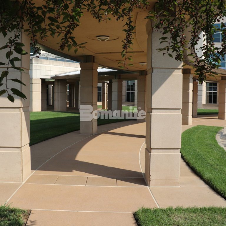 Musselman & Hall modified the front walkway at Stowers Institute by installing two-toned Bomanite Sandscape Texture Paving.